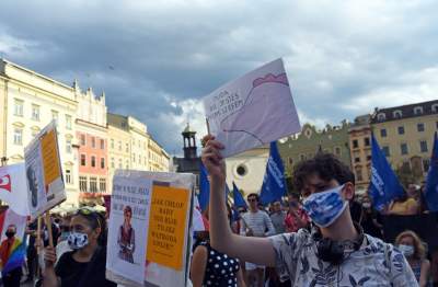 Protest kobiet w Krakowie: "Nie chcemy programu "Wpi**dol plus" - zdjęcie 26