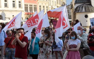 Protest kobiet w Krakowie: "Nie chcemy programu "Wpi**dol plus" - zdjęcie 14