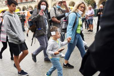 Pozdrawiając metropolita zachował dystans. Pielgrzymka w czasie pandemii - zdjęcie 15