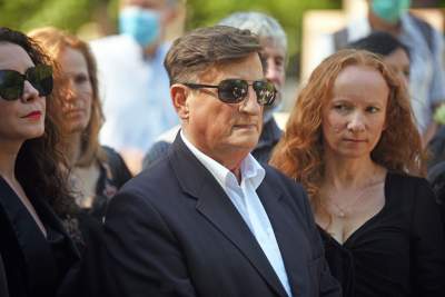 Ewa Demarczyk spoczęła na Cmentarzu Rakowickim obok przyjaciół z Piwnicy pod Baranami - zdjęcie 14