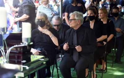 Ewa Demarczyk spoczęła na Cmentarzu Rakowickim obok przyjaciół z Piwnicy pod Baranami - zdjęcie 18