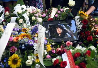 Ewa Demarczyk spoczęła na Cmentarzu Rakowickim obok przyjaciół z Piwnicy pod Baranami - zdjęcie 32