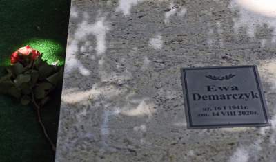 Ewa Demarczyk spoczęła na Cmentarzu Rakowickim obok przyjaciół z Piwnicy pod Baranami - zdjęcie 27