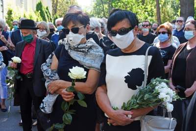 Ewa Demarczyk spoczęła na Cmentarzu Rakowickim obok przyjaciół z Piwnicy pod Baranami - zdjęcie 11