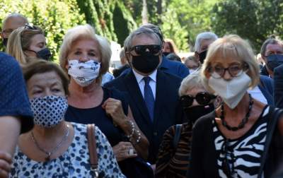 Ewa Demarczyk spoczęła na Cmentarzu Rakowickim obok przyjaciół z Piwnicy pod Baranami - zdjęcie 8