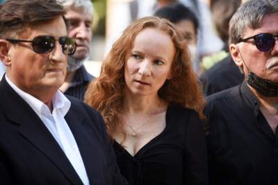 Ewa Demarczyk spoczęła na Cmentarzu Rakowickim obok przyjaciół z Piwnicy pod Baranami - zdjęcie 16