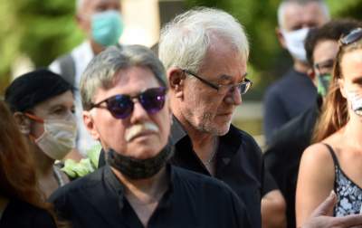 Ewa Demarczyk spoczęła na Cmentarzu Rakowickim obok przyjaciół z Piwnicy pod Baranami - zdjęcie 17