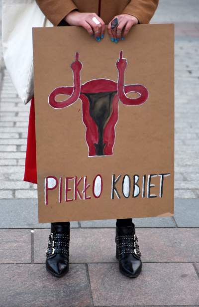 Protest kobiet na Rynku Głównym: "Skazujecie nas na mękę" - zdjęcie 18