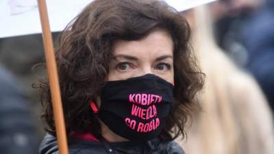 "OSKARŻAMY KOŚCIÓŁ KATOLICKI" tłumy pod Kurią i siedzibą PiS - zdjęcie 13