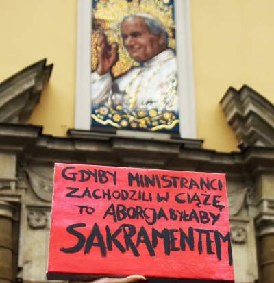 "OSKARŻAMY KOŚCIÓŁ KATOLICKI" tłumy pod Kurią i siedzibą PiS - zdjęcie 23