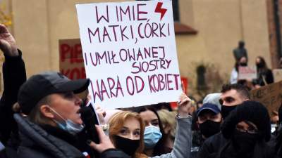 "OSKARŻAMY KOŚCIÓŁ KATOLICKI" tłumy pod Kurią i siedzibą PiS - zdjęcie 27