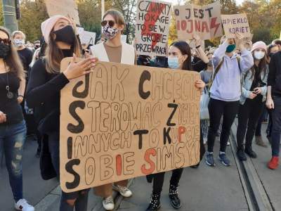 Protestujący studenci przed "oknem papieskim", fot. Marek Lasyk - zdjęcie 4