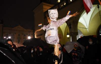 Strajk kobiet: deszcz, błyskawice i tęcza (fot. Marek Lasyk) - zdjęcie 27