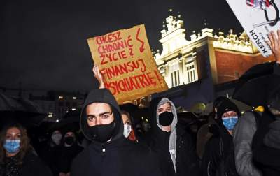 Strajk kobiet: deszcz, błyskawice i tęcza (fot. Marek Lasyk) - zdjęcie 9