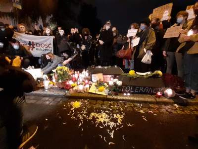 Cichy protest na Franciszkańskiej 3   (2 listopada 2020, fot. Marek Lasyk) - zdjęcie 1