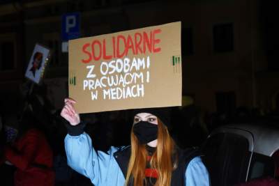 Manifestacja solidarnościowa z szykanowanymi dziennikarzami - zdjęcie 34