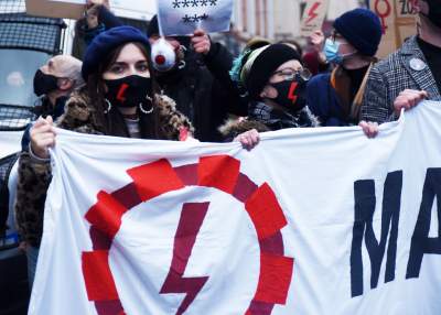 Wielotysięczny pochód przez miasto: "Mamy prawo. Głos to za mało" - zdjęcie 27