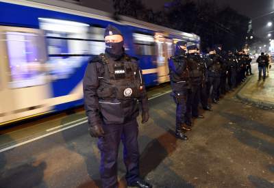Pokojowy protest w obronie klimatu. Policja interweniuje - zdjęcie 21