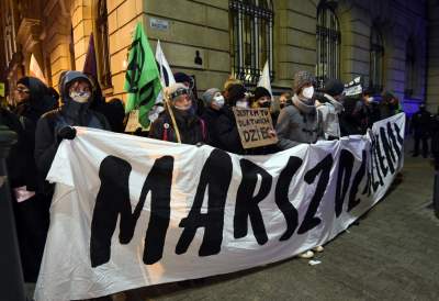Pokojowy protest w obronie klimatu. Policja interweniuje - zdjęcie 26