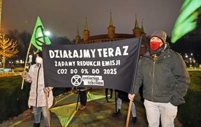 Pokojowy protest w obronie klimatu. Policja interweniuje - zdjęcie 5