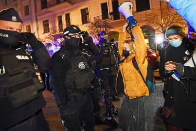 Pokojowy protest w obronie klimatu. Policja interweniuje - zdjęcie 31