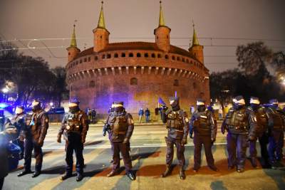 Pokojowy protest w obronie klimatu. Policja interweniuje - zdjęcie 1