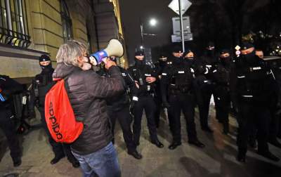 Pokojowy protest w obronie klimatu. Policja interweniuje - zdjęcie 10
