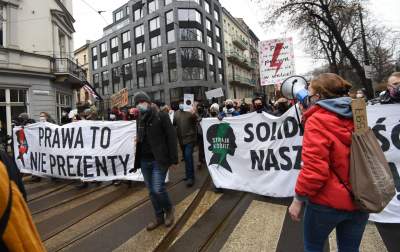 "Proszę mnie nie bić". Protest Strajku Kobiet w Krakowie - zdjęcie 8