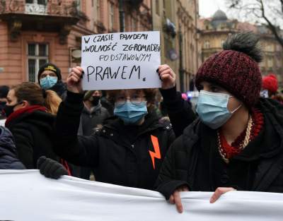 "Proszę mnie nie bić". Protest Strajku Kobiet w Krakowie - zdjęcie 5