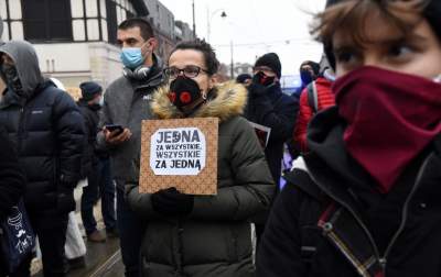 "Proszę mnie nie bić". Protest Strajku Kobiet w Krakowie - zdjęcie 16