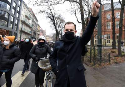 "Proszę mnie nie bić". Protest Strajku Kobiet w Krakowie - zdjęcie 10