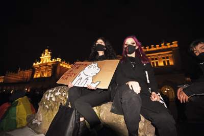 Wielotysięczny protest w Krakowie przeciwko całkowitemu zakazowi aborcji - zdjęcie 51