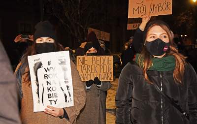 Wielotysięczny protest w Krakowie przeciwko całkowitemu zakazowi aborcji - zdjęcie 8