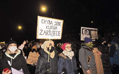 Wielotysięczny protest w Krakowie przeciwko całkowitemu zakazowi aborcji - zdjęcie 20