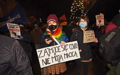 Wielotysięczny protest w Krakowie przeciwko całkowitemu zakazowi aborcji - zdjęcie 37