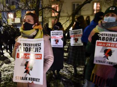 Wielotysięczny protest w Krakowie przeciwko całkowitemu zakazowi aborcji - zdjęcie 9