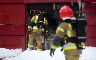 Archiwum pali się nadal.  Trudna akcja strażaków trwa... - zdjęcie 24
