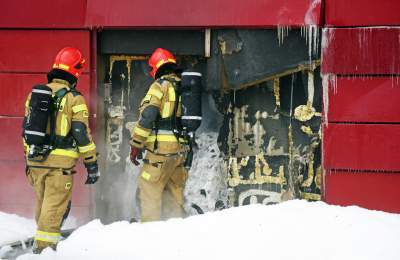 Archiwum pali się nadal.  Trudna akcja strażaków trwa... - zdjęcie 23