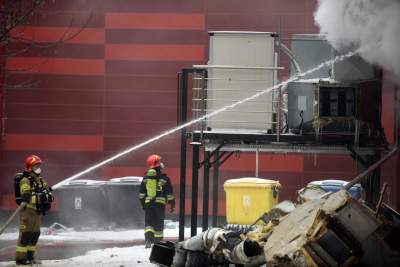 Archiwum pali się nadal.  Trudna akcja strażaków trwa... - zdjęcie 19