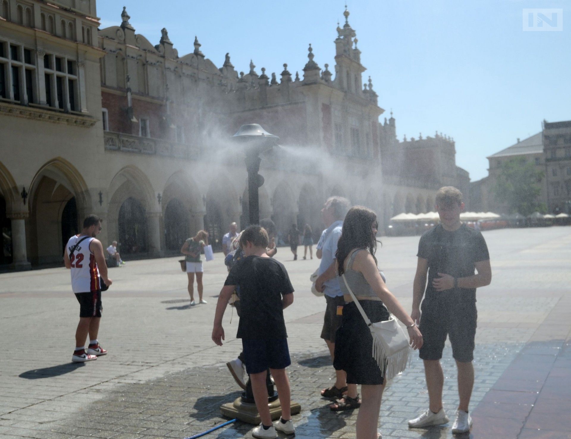 Ostrzeżenie najwyższego stopnia dla Krakowa potrwa dłużej