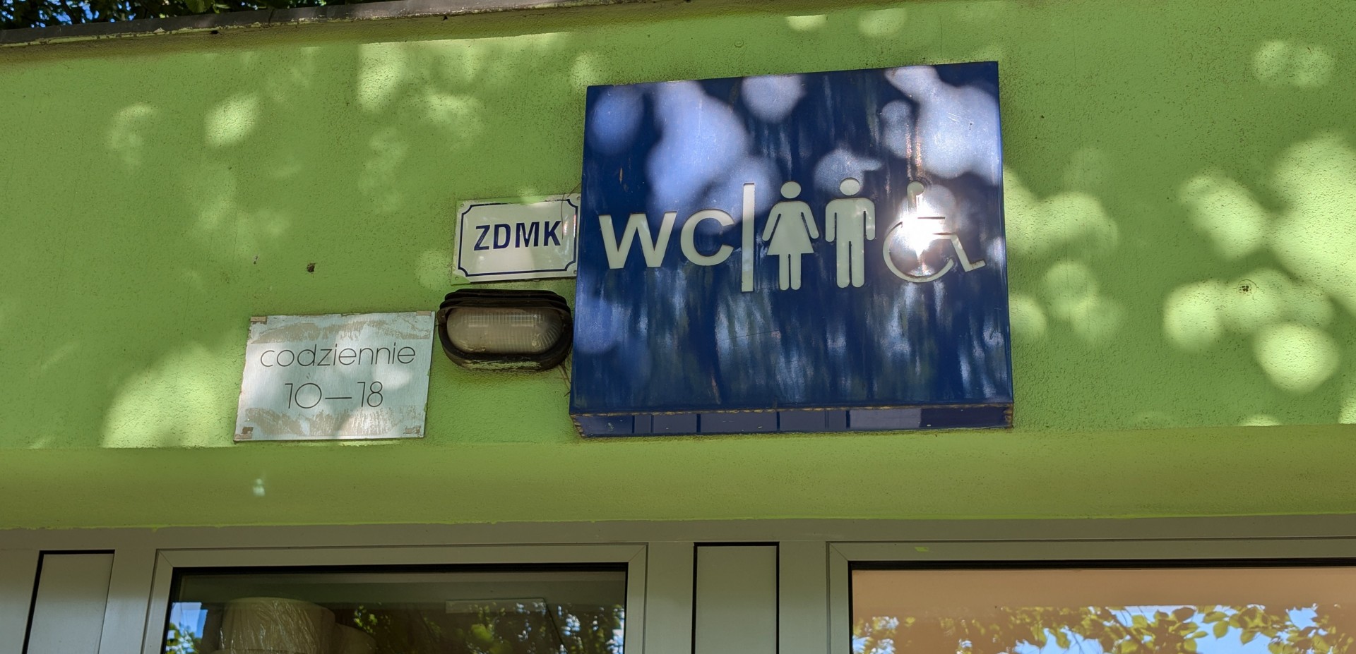 Problem z miejskimi toaletami w Krakowie. Jest petycja do prezydenta miasta