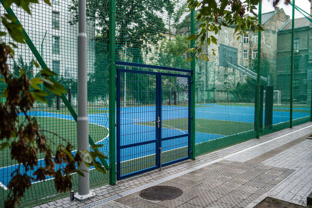 To jedno z najlepszych krakowskich liceów, wreszcie ma też boisko na wysokim poziomie