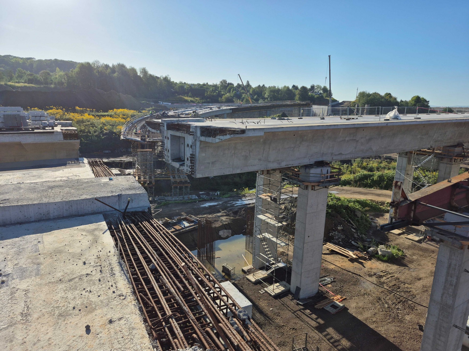Po raz pierwszy w Polsce w ten sposób budują estakadę. Mistrzostwo!