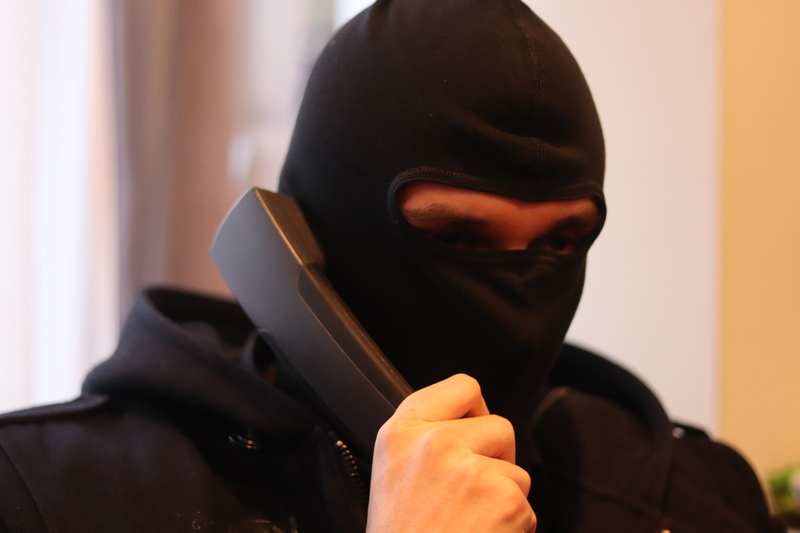 Starsze małżeństwo z Krakowa straciło milion złotych. Oszuści podali się za policjantów