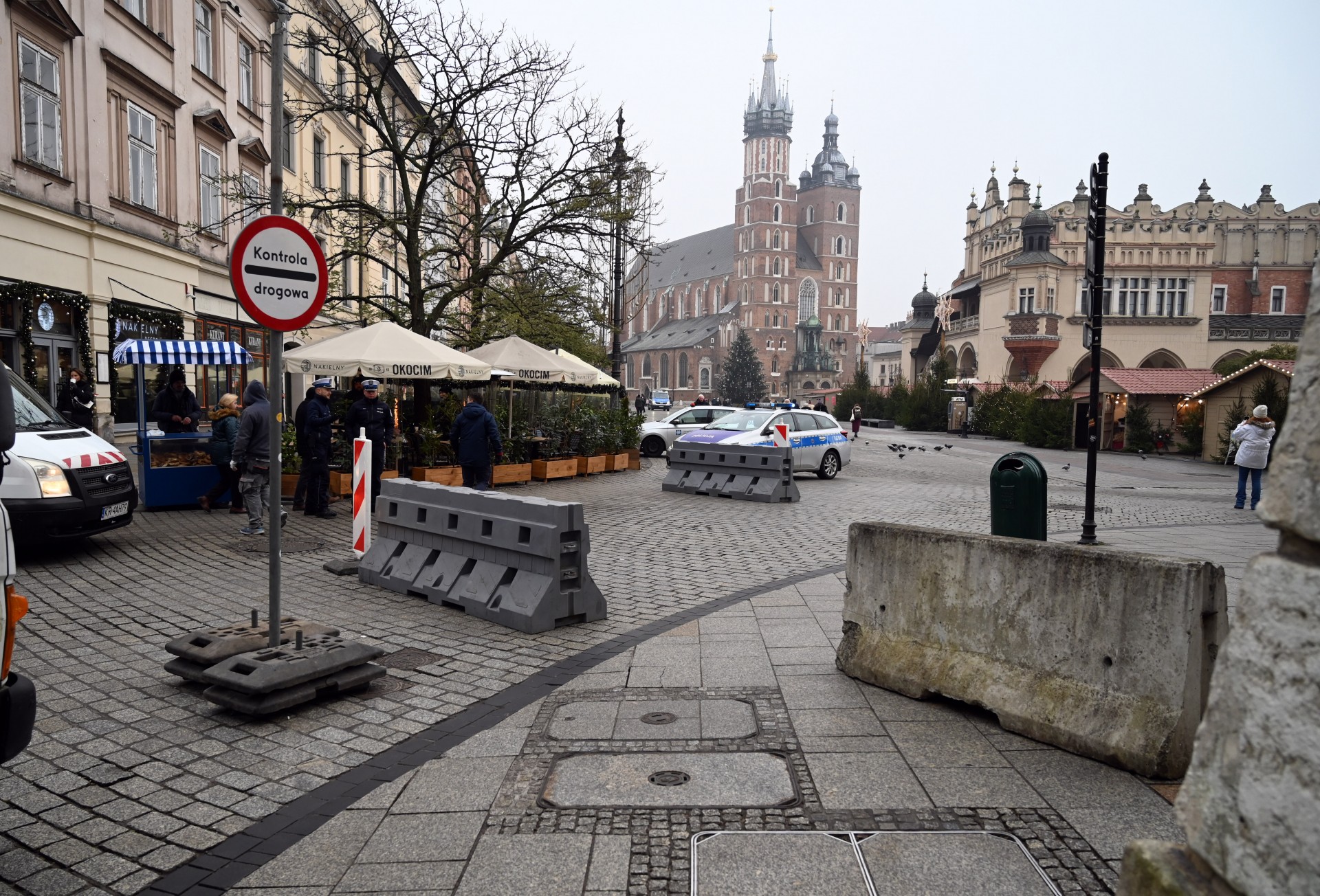 Na zabezpieczonym Rynku Głównym rozbłyśnie choinka, wieczór pełen gwiazd