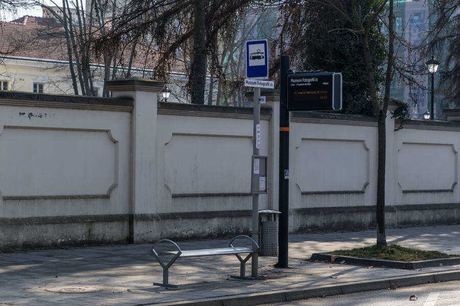 50 nowych ławek na przystankach - „Pakt dla krakowskich osiedli”