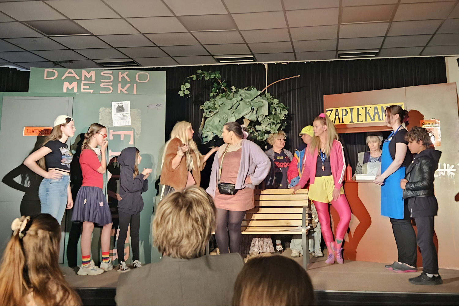 Zaginął kot, a odnaleźli się sąsiedzi. Niezwykły teatr z krakowskiego osiedla