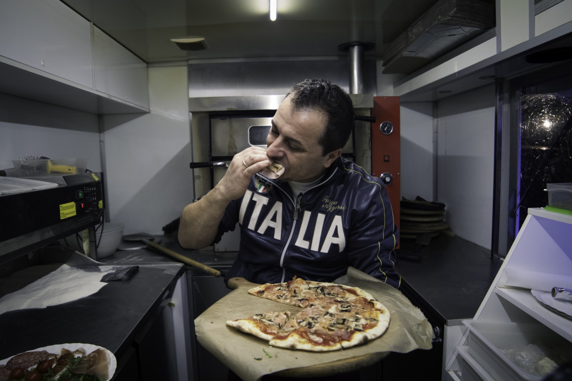 Porzucił słoneczną Italię dla... food trucka z pizzą w Krakowie
