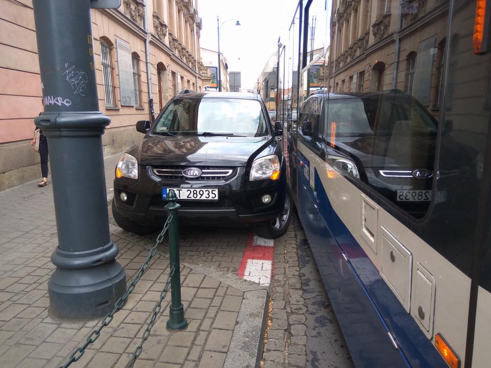 Koniec kłopotów z blokowaniem tramwajów na Długiej? To ma pomóc