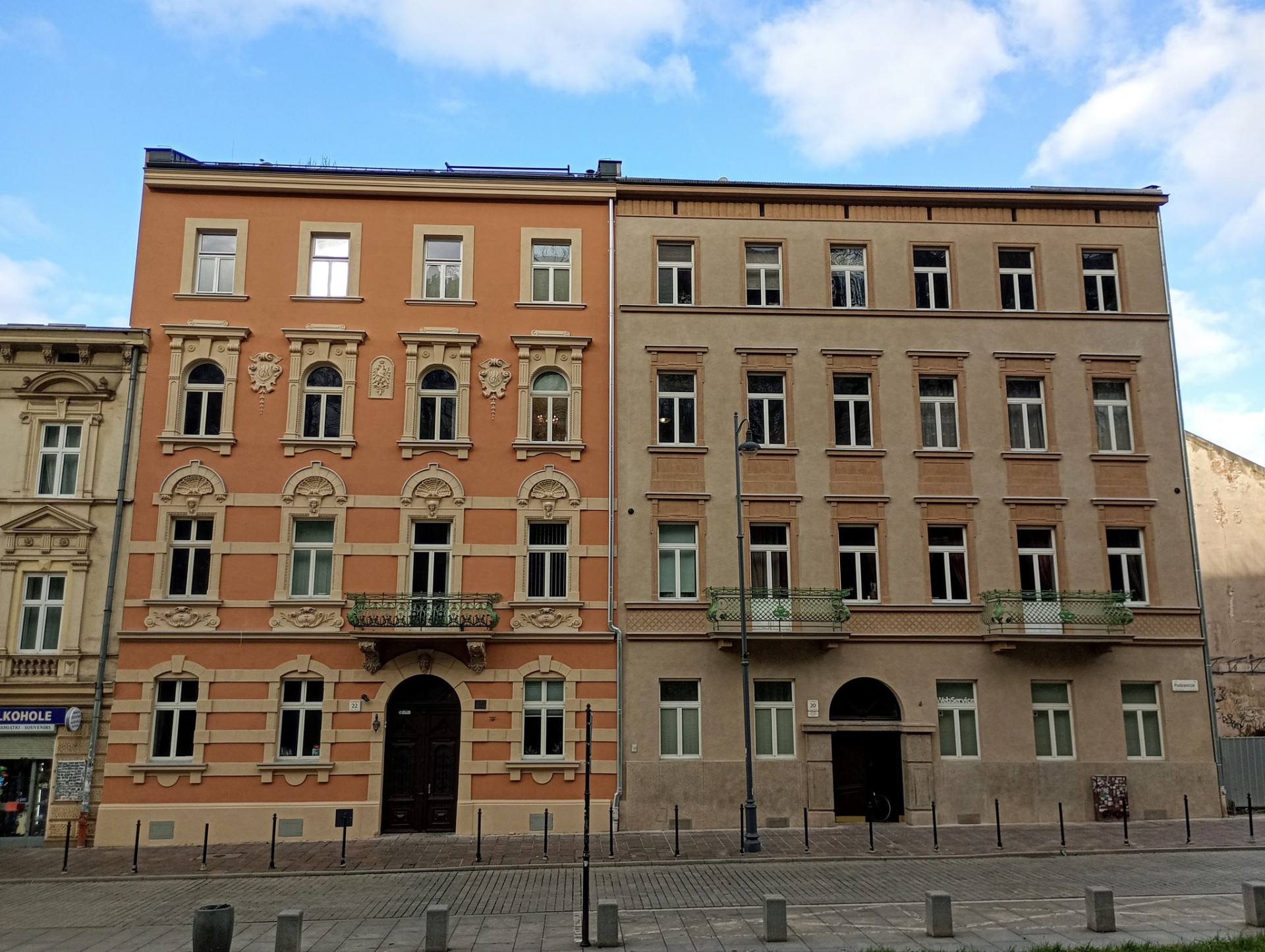 Wypiękniały kamienice naprzeciwko Wawelu, fasady odzyskały swą pierwotną kolorystyk